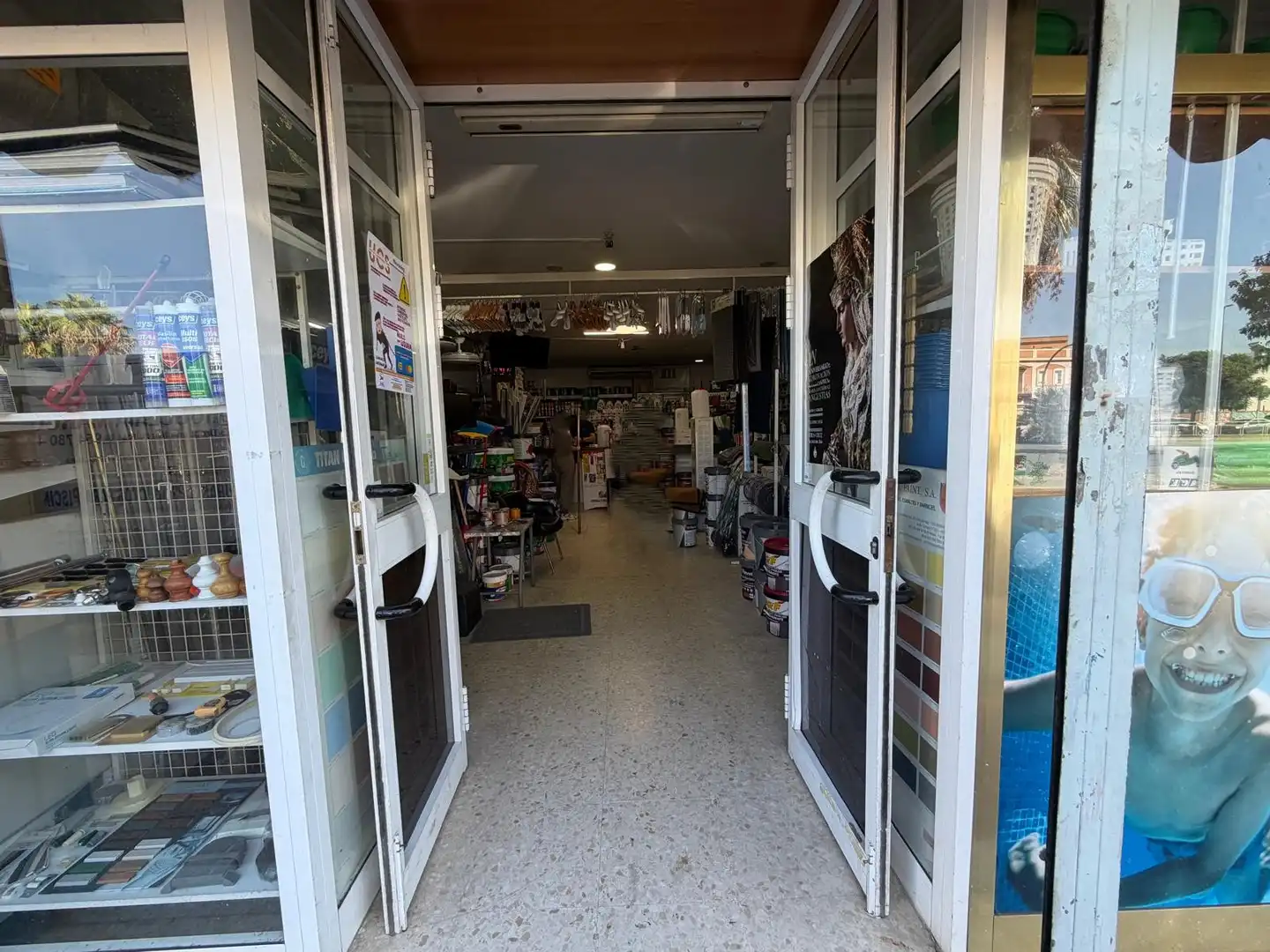 Local comercial en traspaso en Avenida de la Constitución, imagen 2