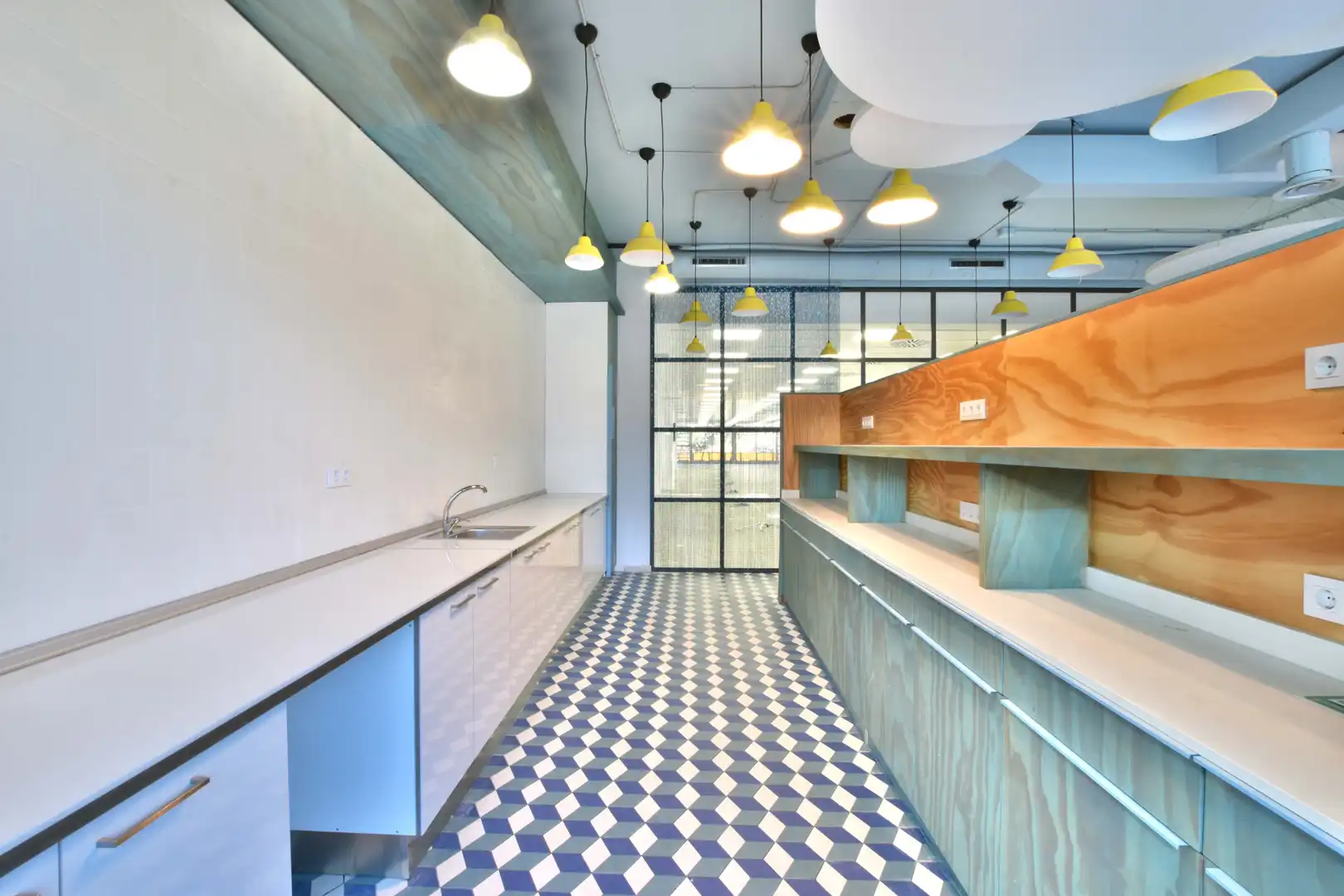 Cocina de Oficina de alquiler en Barcelona con Aire acondicionado y Terraza