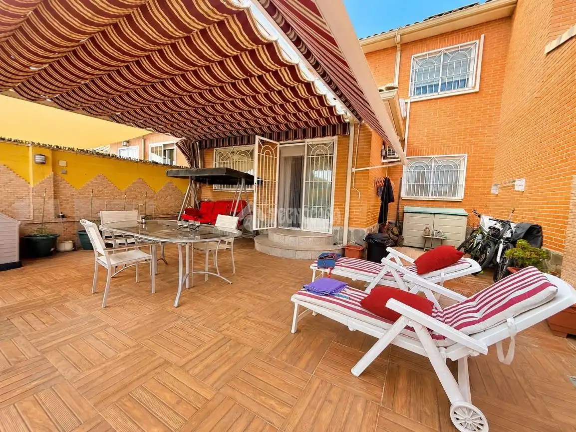 Terrassa de Casa adosada en venda en Casarrubuelos amb Aire condicionat, Calefacció i Terrassa