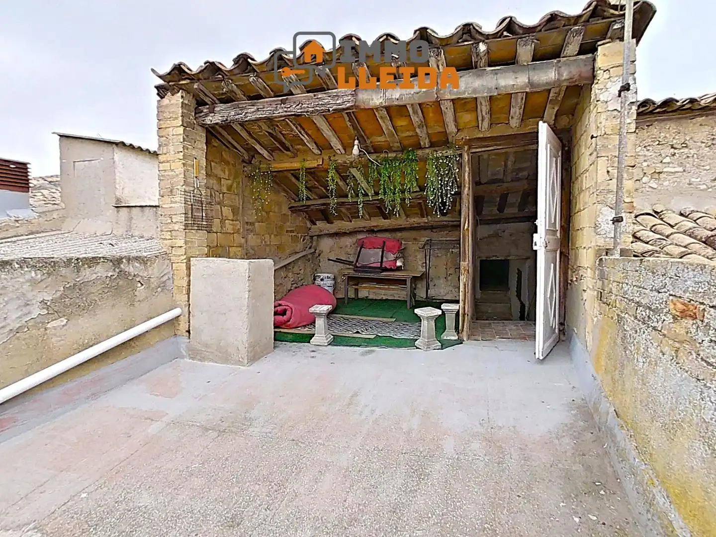 Terrassa de Casa adosada en venda en Cervera, Lleida