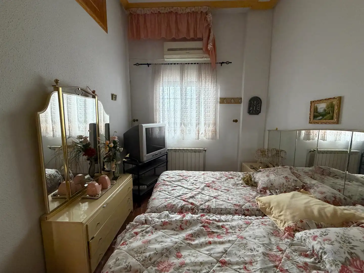 Dormitori de Casa o xalet en venda en Úbeda amb Aire condicionat, Calefacció i Terrassa
