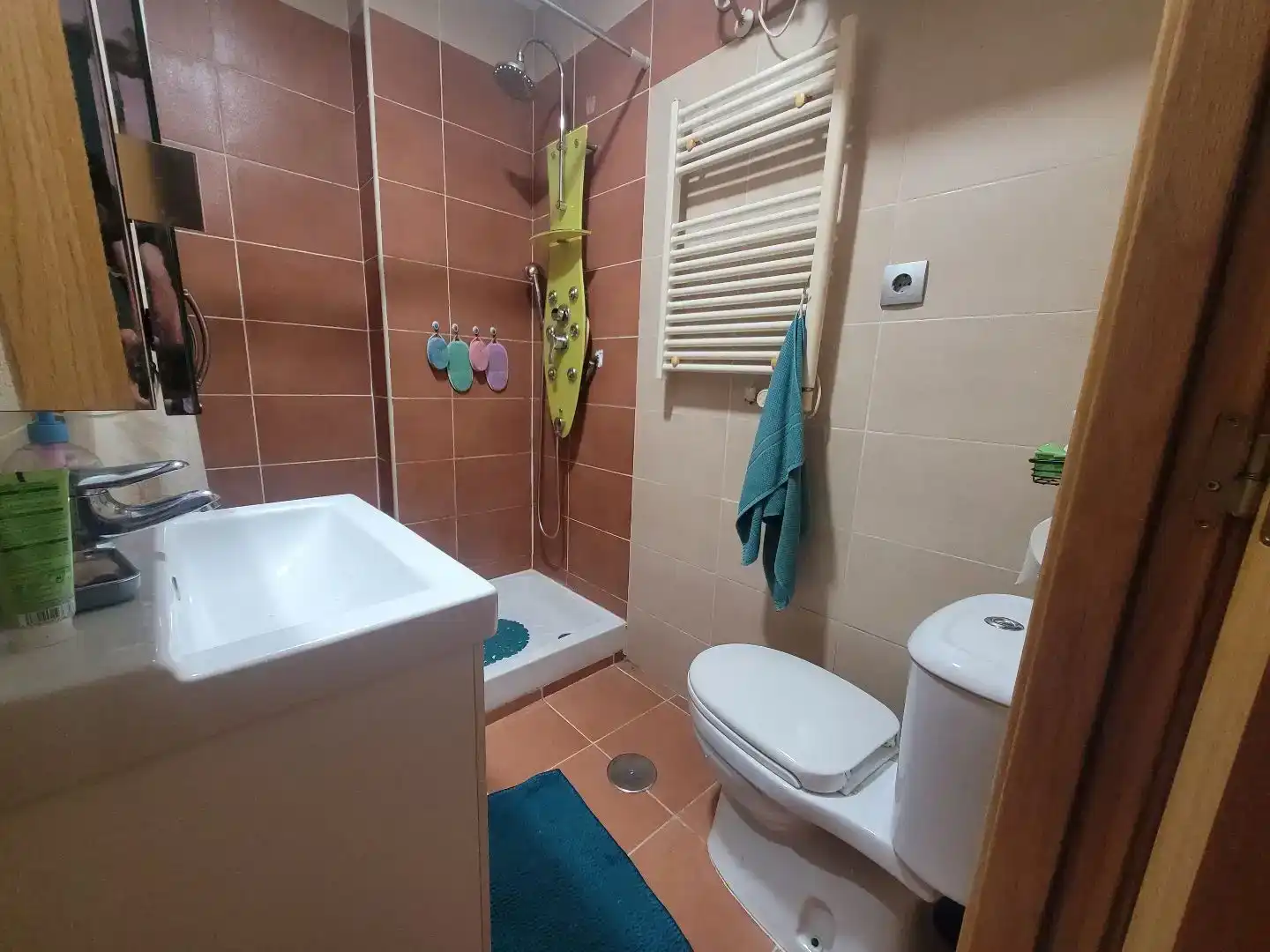 Badezimmer von Wohnung zum Verkauf in Yeles mit Klimaanlage und Balkon