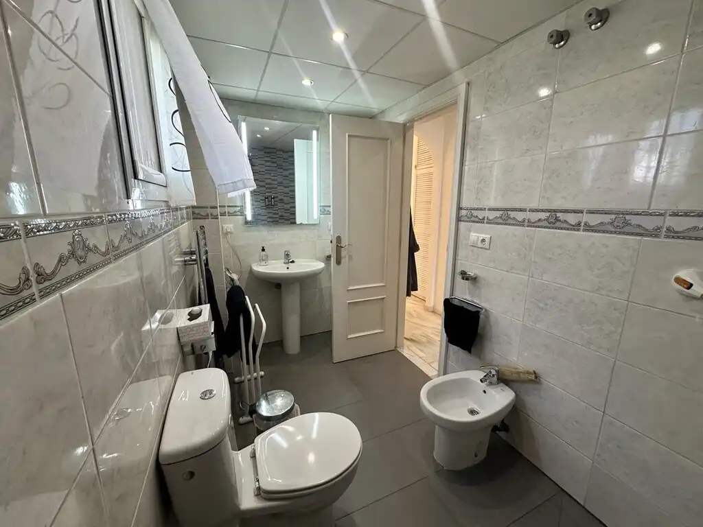 Badezimmer von Erdgeschoss zum Verkauf in Mijas mit Klimaanlage, Terrasse und Möbliert