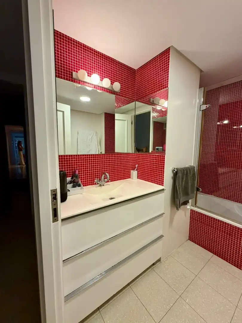 Badezimmer von Wohnung zur Miete in Almería mit Klimaanlage, Heizung und Terrasse