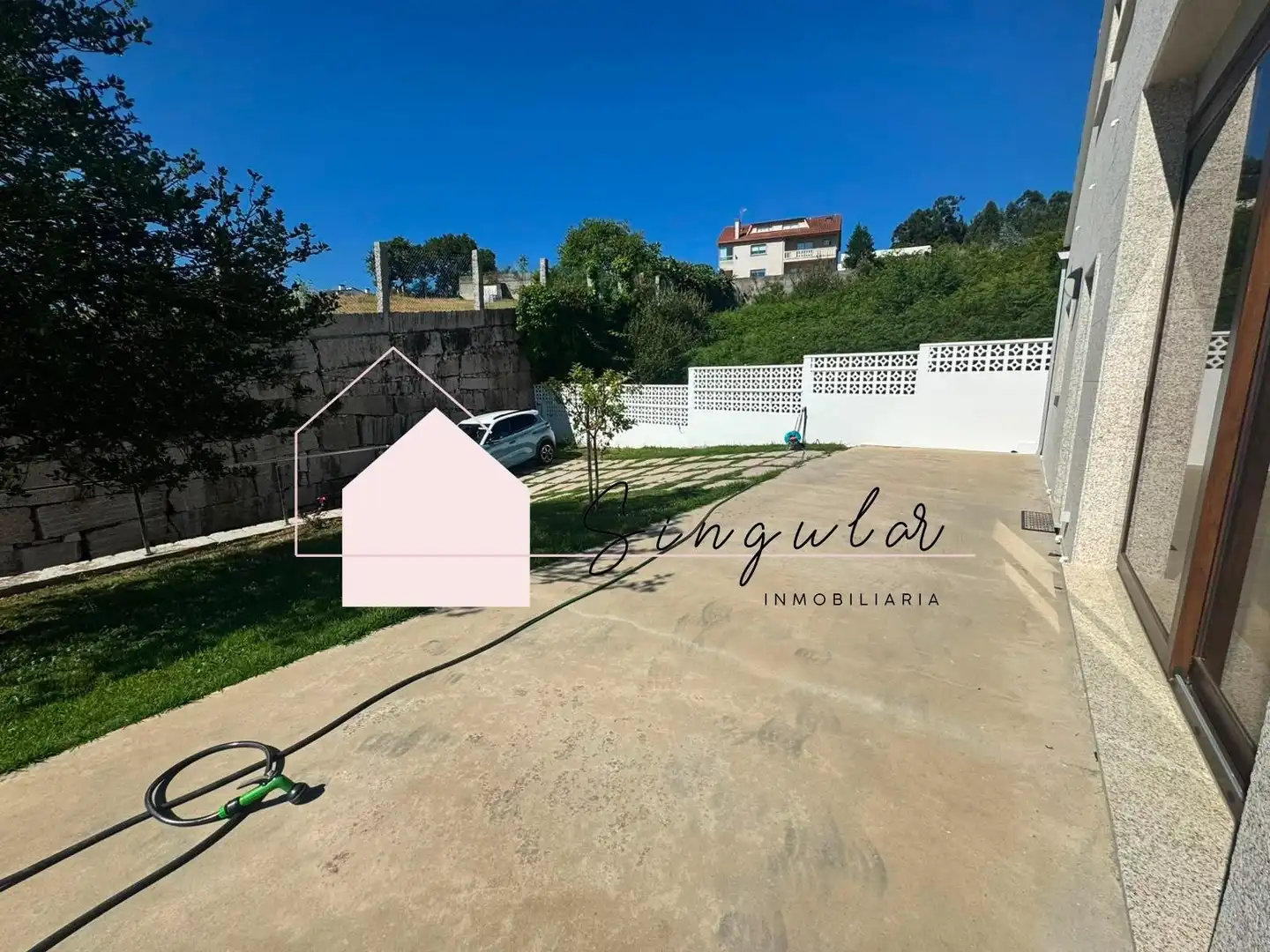 Parking de Casa adosada de alquiler en Nigrán con Jardín privado y Piscina comunitaria