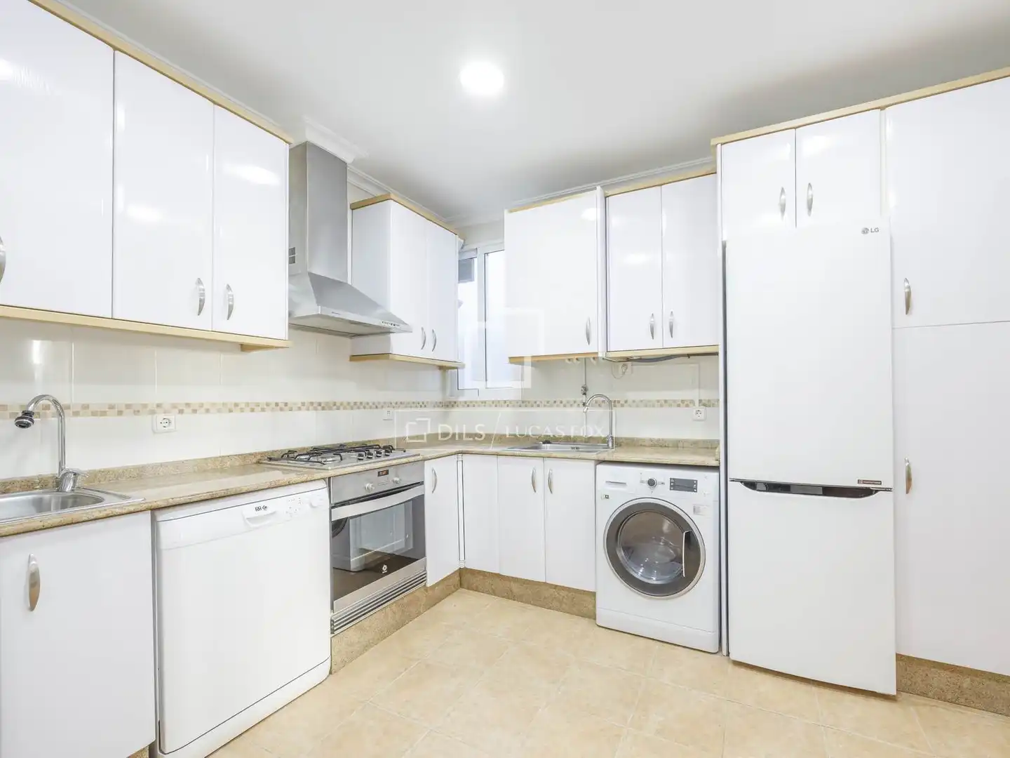 Kitchen of Flat for rent in Valencia  with Air Conditioner, Heating and Balcony