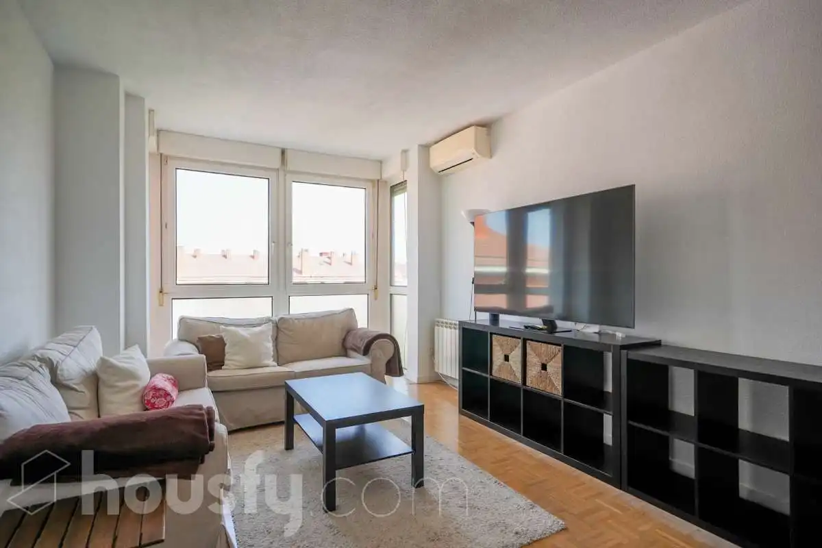 Living room of Flat for rent in Madrid  with Air Conditioner, Heating and Furnished