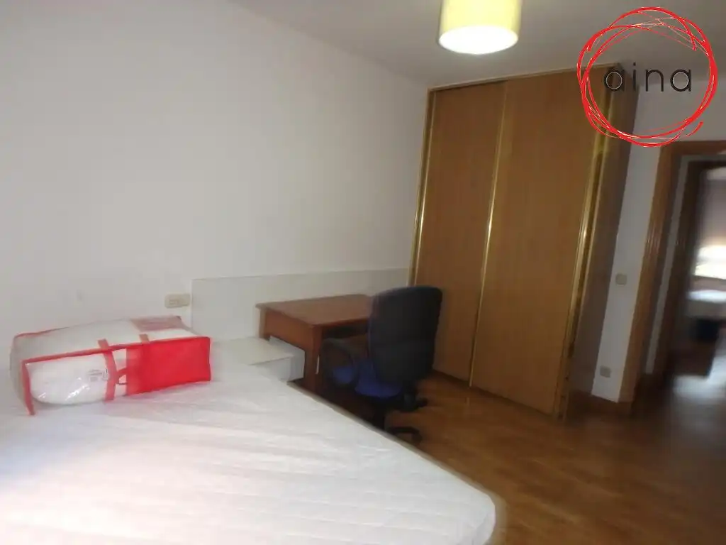 Habitación de Piso de alquiler en  Pamplona / Iruña con Calefacción, Terraza y Balcón