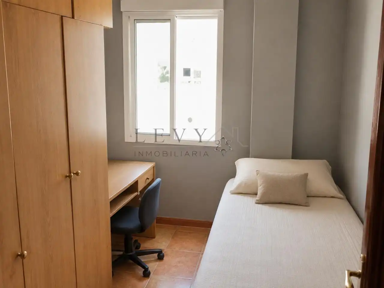 Habitación de Piso en venta en Málaga con Calefacción, Terraza y Amueblado
