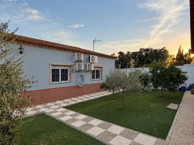 Vista exterior de Casa o chalet en venta en Arahal, Sevilla