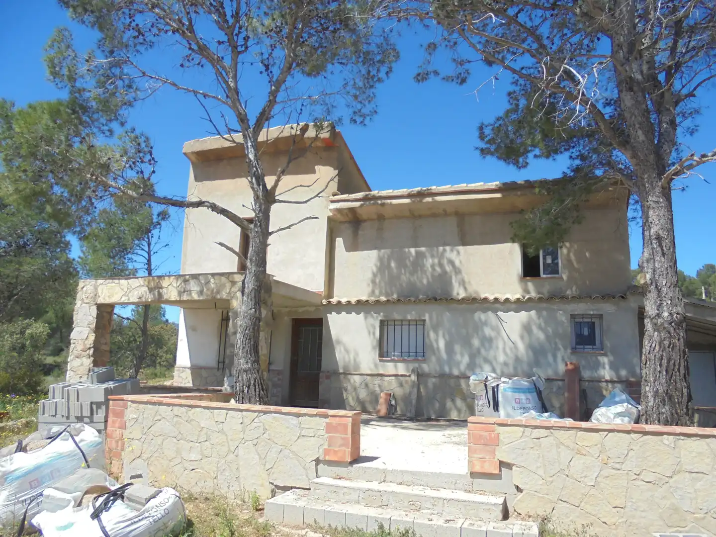 Exterior view of Houses for sale in Macastre  with Terrace and Swimming Pool
