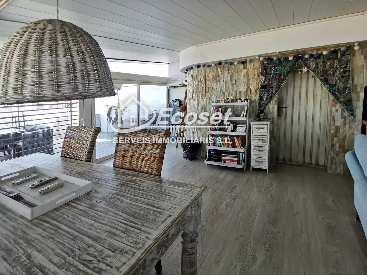 Maisonette zum Verkauf in Cornellà de Llobregat mit Klimaanlage, Parkett und Terrasse