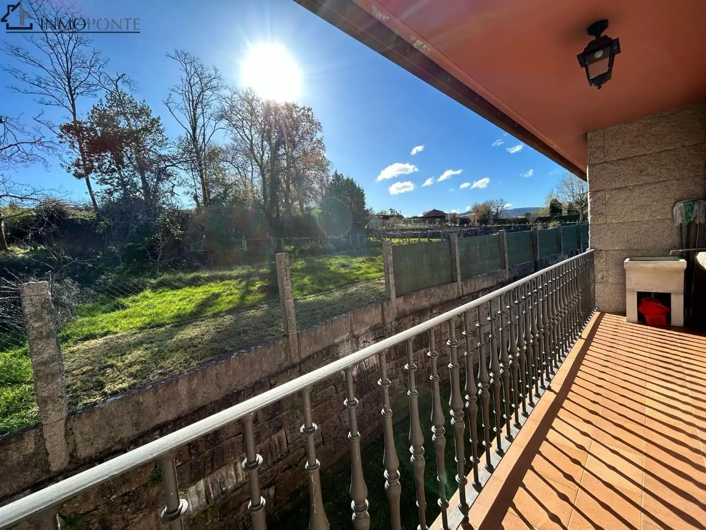Terrassa de Casa o xalet en venda en Pontevedra Capital  amb Calefacció, Jardí privat i Terrassa