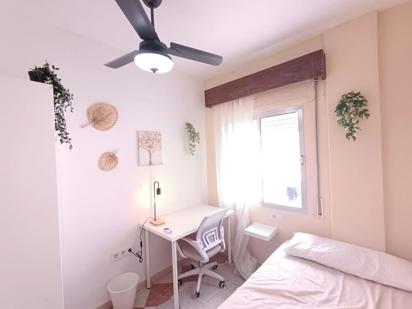 Bedroom of Flat to share in  Sevilla Capital  with Washing machine