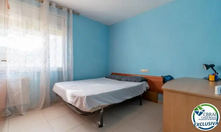 Habitación de Casa adosada en venta en Roses con Calefacción, Terraza y Horno