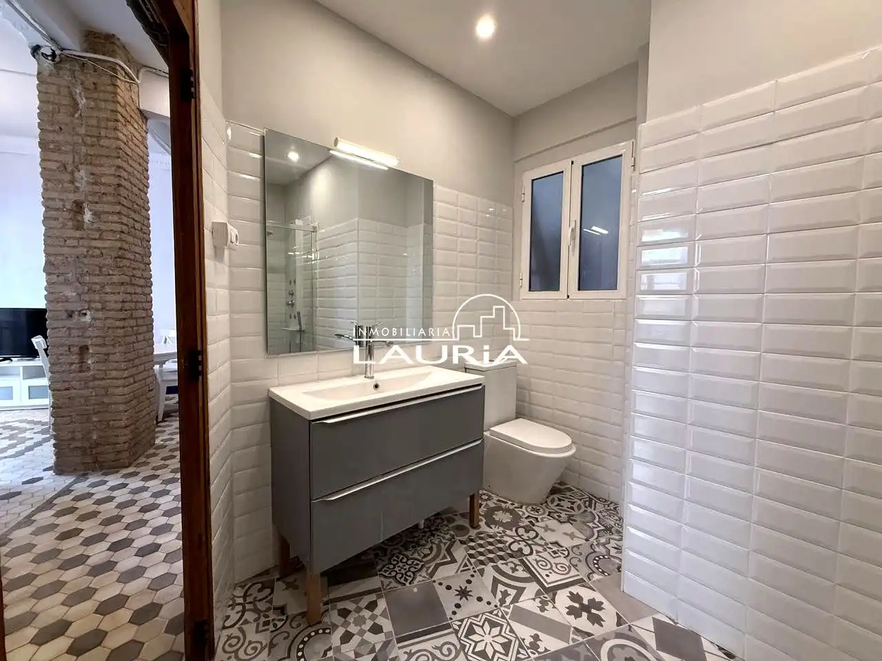 Badezimmer von Wohnung zur Miete in Valencia mit Klimaanlage, Terrasse und Möbliert