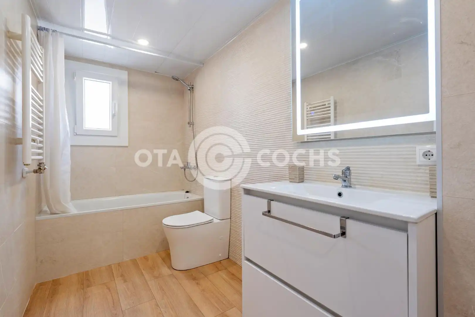 Bathroom of Flat for sale in Reus  with Air Conditioner, Heating and Parquet flooring