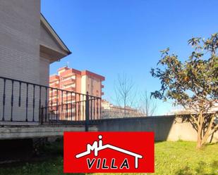 Vista exterior de Casa adosada de lloguer en Laredo amb Calefacció, Parquet i Terrassa
