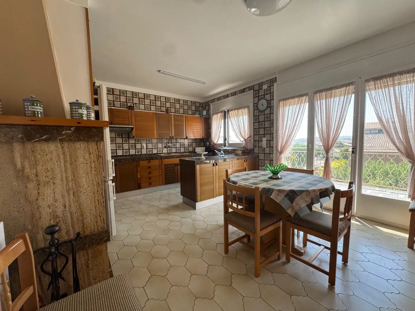 Cuina de Casa o xalet en venda en Cervera amb Calefacció, Jardí privat i Terrassa