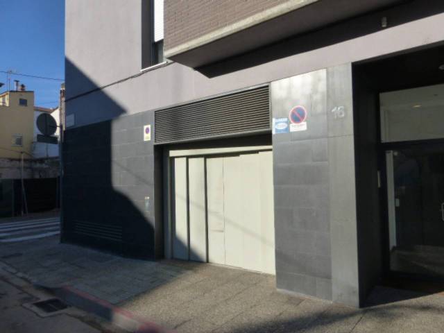 Garaje en Alquiler en Calle Baldiri Reixac en Eixample Sud – Migdia