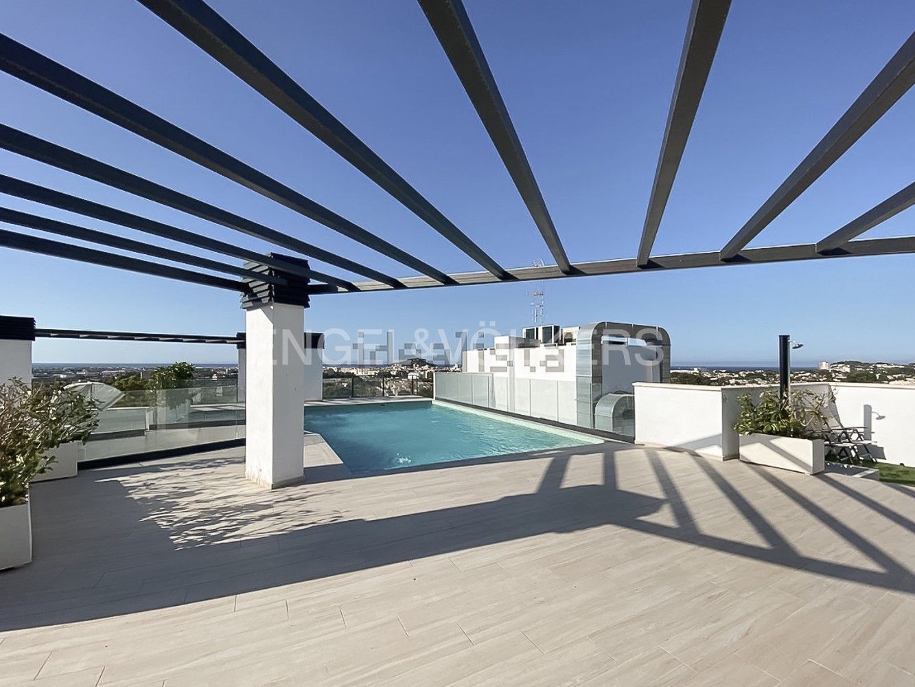 Piscina de Apartament en venda en Dénia amb Aire condicionat, Calefacció i Jardí privat