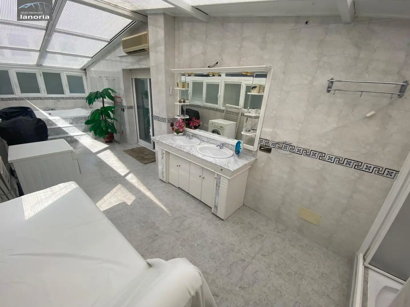 Bathroom of Detached homes for sale in Albacete  with Air Conditioner, Heating and Parquet flooring