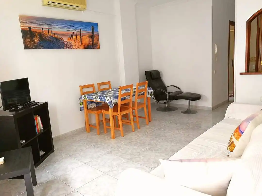 Menjador de Apartament de lloguer en Torremolinos amb Aire condicionat, Calefacció i Terrassa
