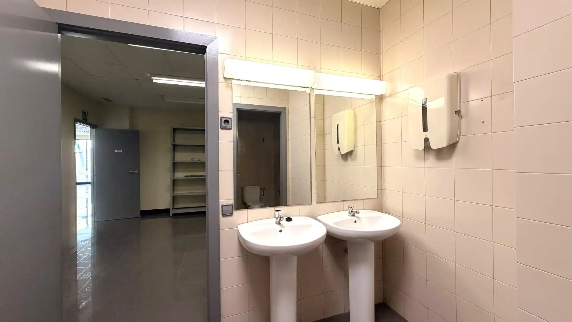Badezimmer von Geschaftsraum zur Miete in Vilafranca del Penedès mit Klimaanlage