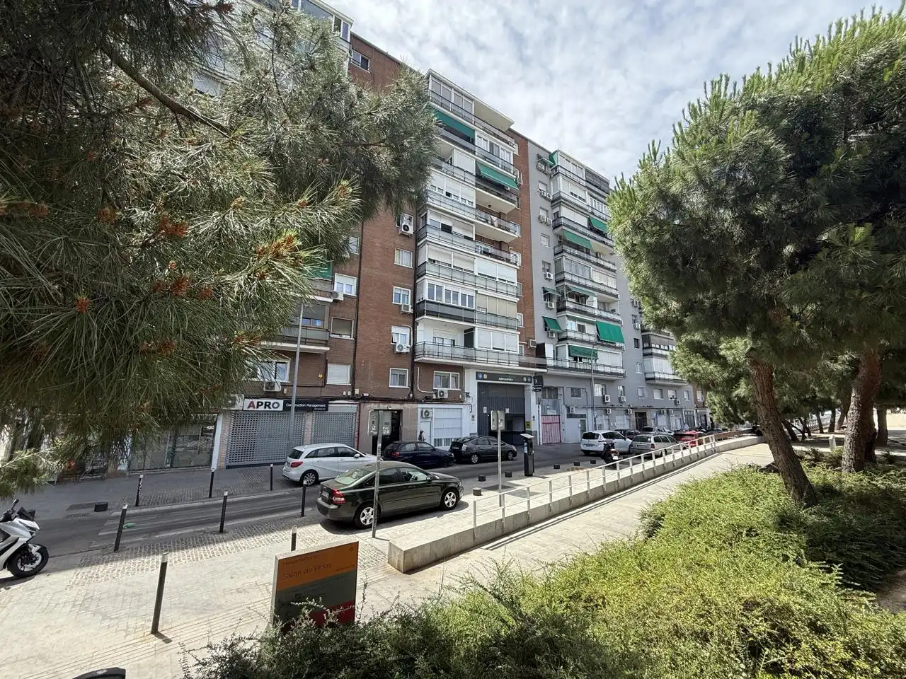 Vista exterior de Pis en venda en Madrid amb Calefacció i Parquet