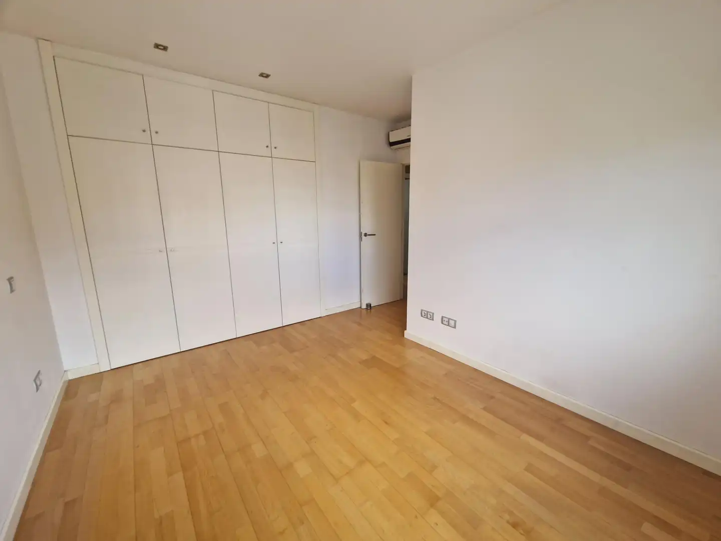 Dormitori de Casa adosada en venda en La Pobla de Vallbona amb Aire condicionat, Calefacció i Jardí privat