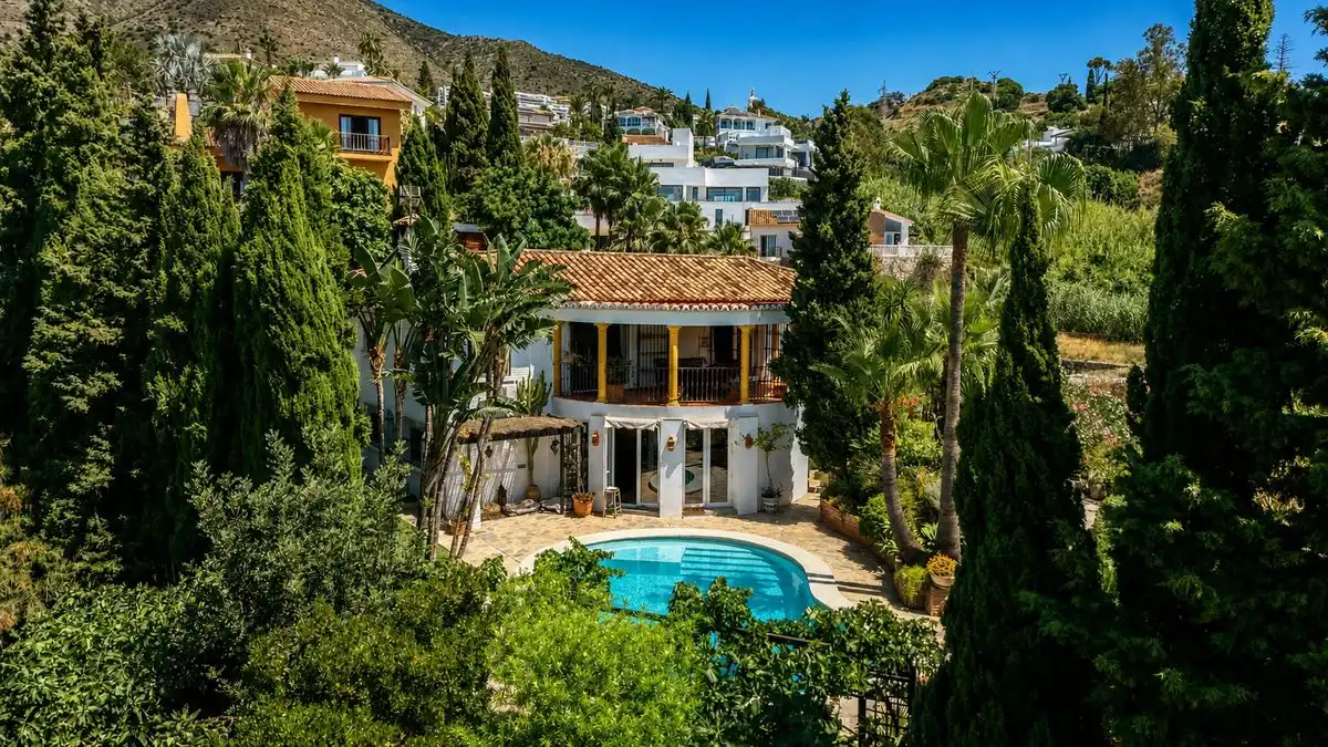 Vista exterior de Casa o chalet en venta en Benalmádena con Aire acondicionado, Calefacción y Jardín privado