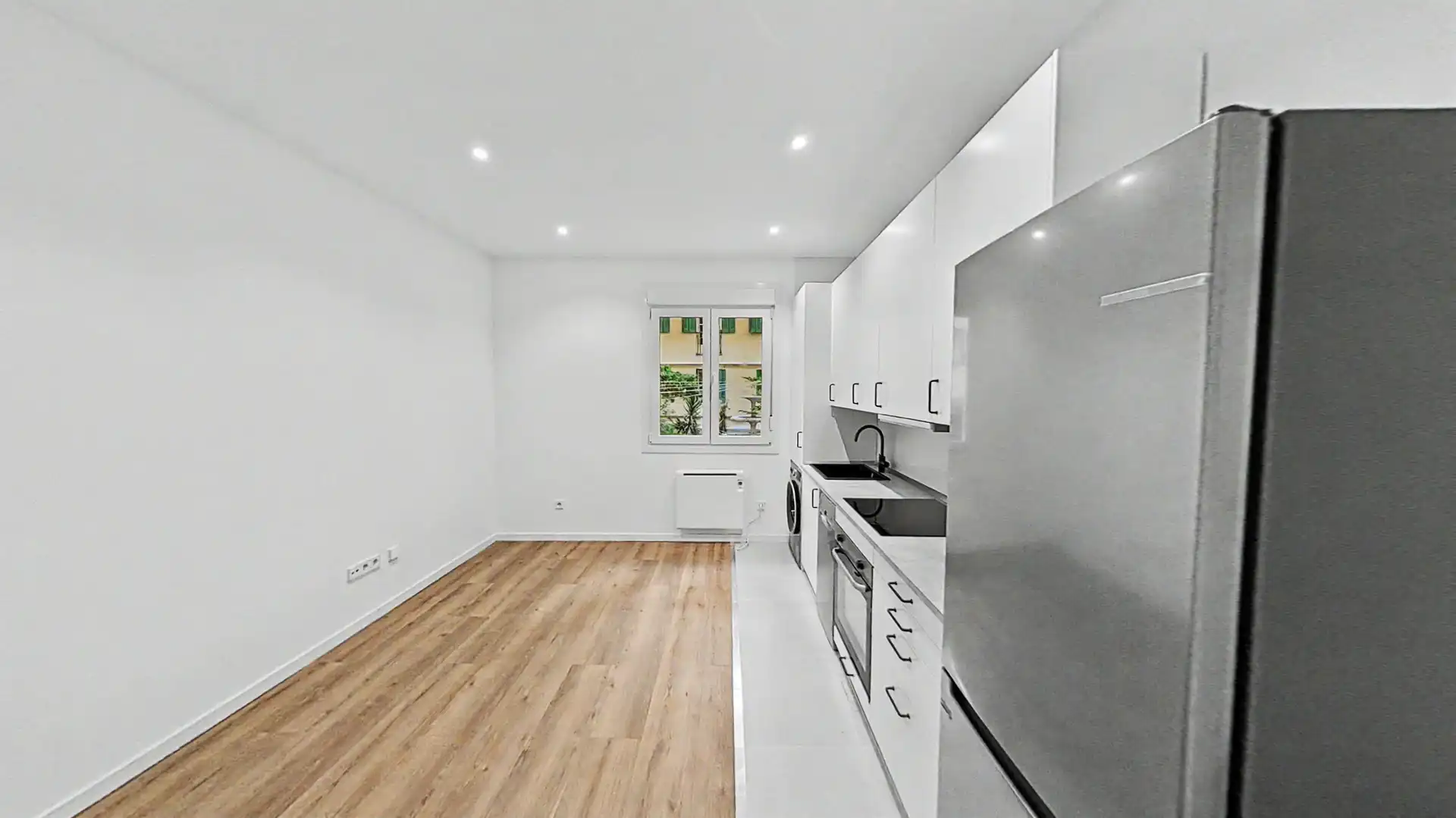 Kitchen of Flat for rent in Madrid  with Oven and Washing machine