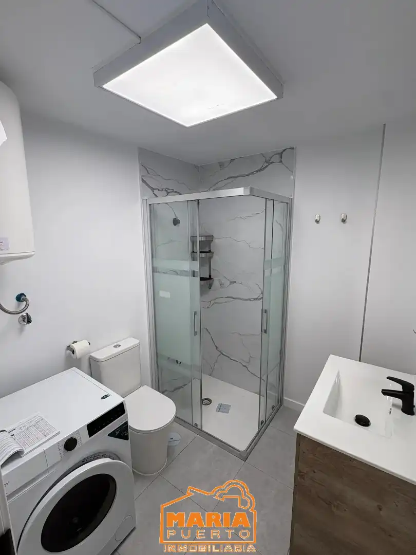 Baño de Apartamento para compartir en Málaga con Aire acondicionado, Amueblado y Lavadora