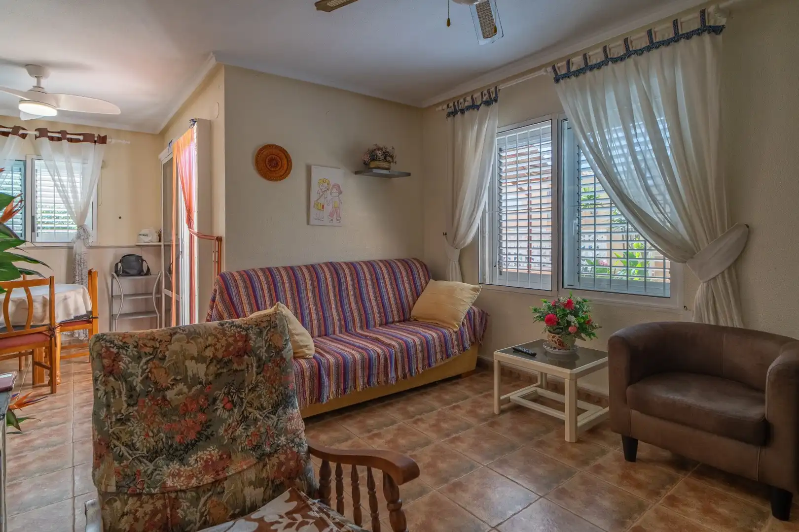 Sala d'estar de Casa adosada en venda en Torrevieja amb Calefacció, Jardí privat i Terrassa