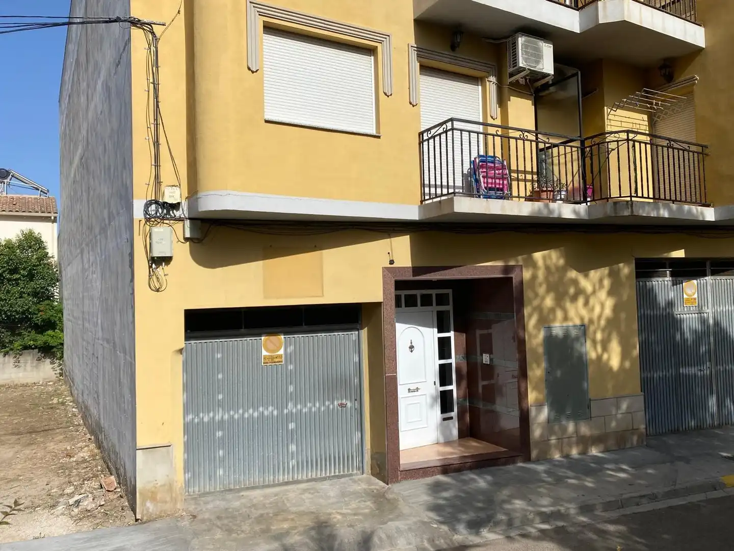 Außenansicht von Garage zum Verkauf in Anna