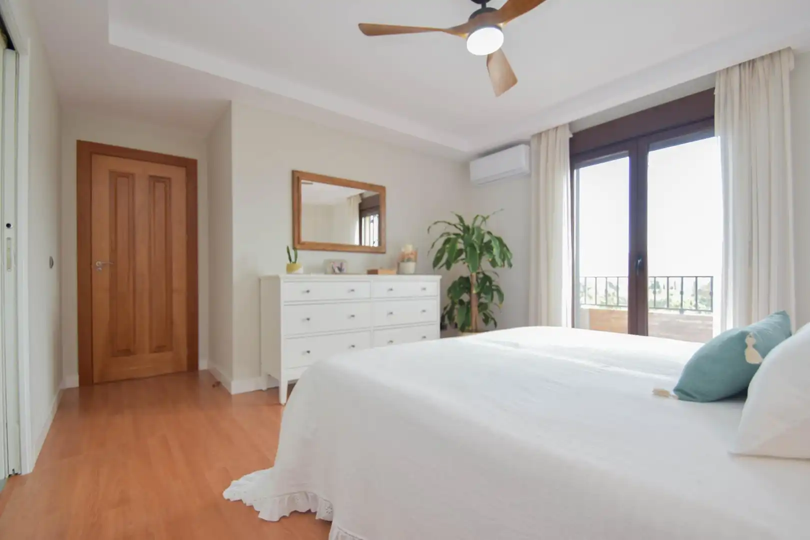 Dormitori de Casa o xalet en venda en Las Gabias amb Aire condicionat, Calefacció i Jardí privat