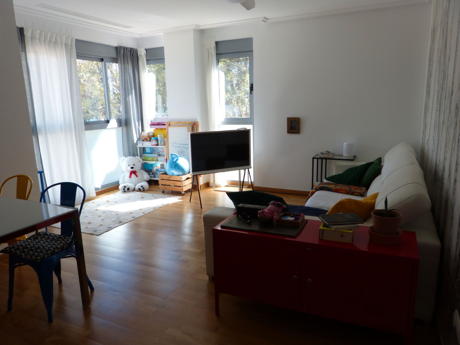 Sala d'estar de Pis en venda en  Almería Capital amb Aire condicionat, Moblat i Balcó