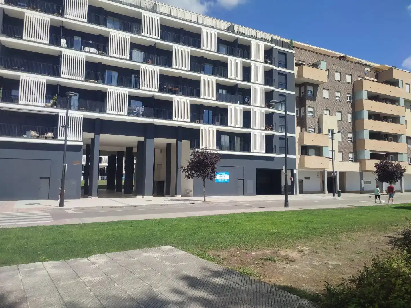 Vista exterior de Piso en venta en Oviedo  con Parquet, Trastero y Piscina