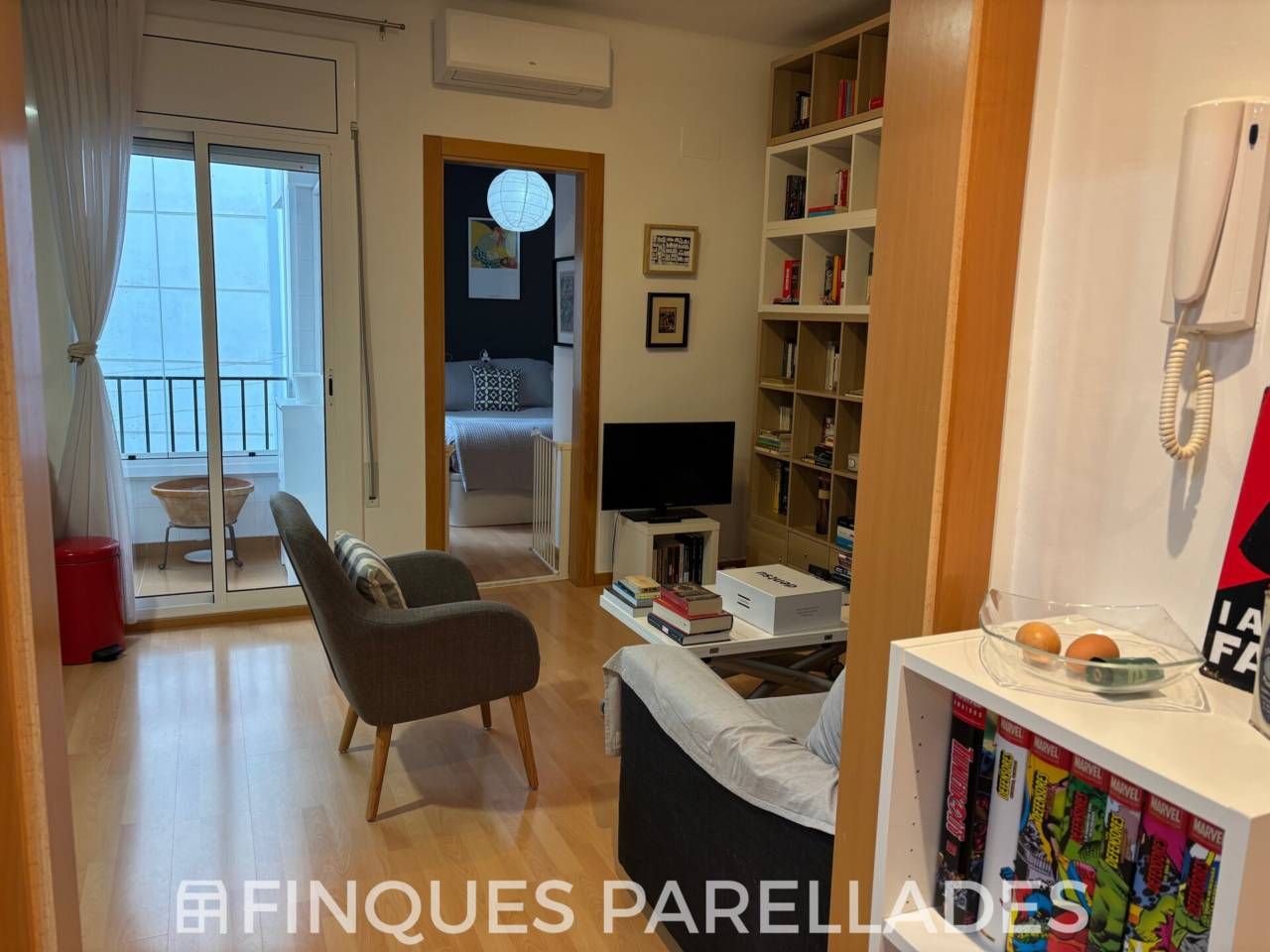 Living room of Flat for sale in Sitges  with Parquet flooring and Furnished