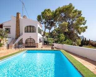 Vista exterior de Casa o xalet de lloguer en Benissa amb Aire condicionat, Terrassa i Piscina