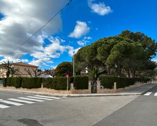 Vista exterior de Casa o xalet en venda en Mont-roig del Camp amb Aire condicionat, Terrassa i Balcó