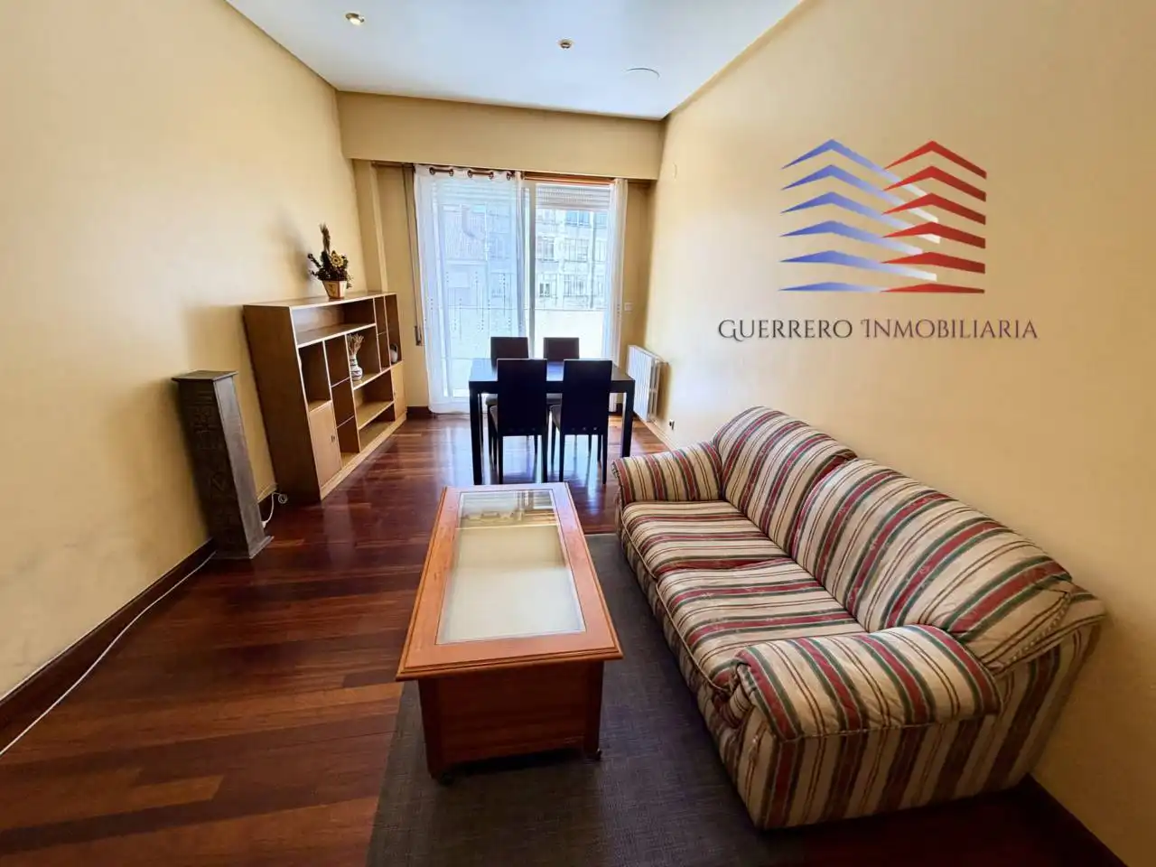Sala d'estar de Apartament de lloguer en Ourense Capital  amb Calefacció, Parquet i Terrassa