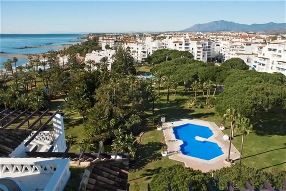 Jardí de Pis de lloguer en Marbella amb Aire condicionat, Terrassa i Moblat