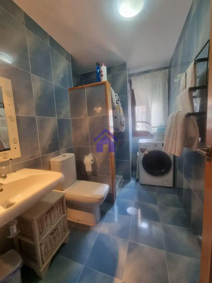 Baño de Ático de alquiler en Pontevedra Capital  con Calefacción, Amueblado y Balcón