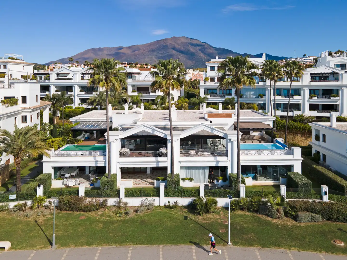 Vista exterior de Planta baja en venta en Estepona con Aire acondicionado, Terraza y Trastero
