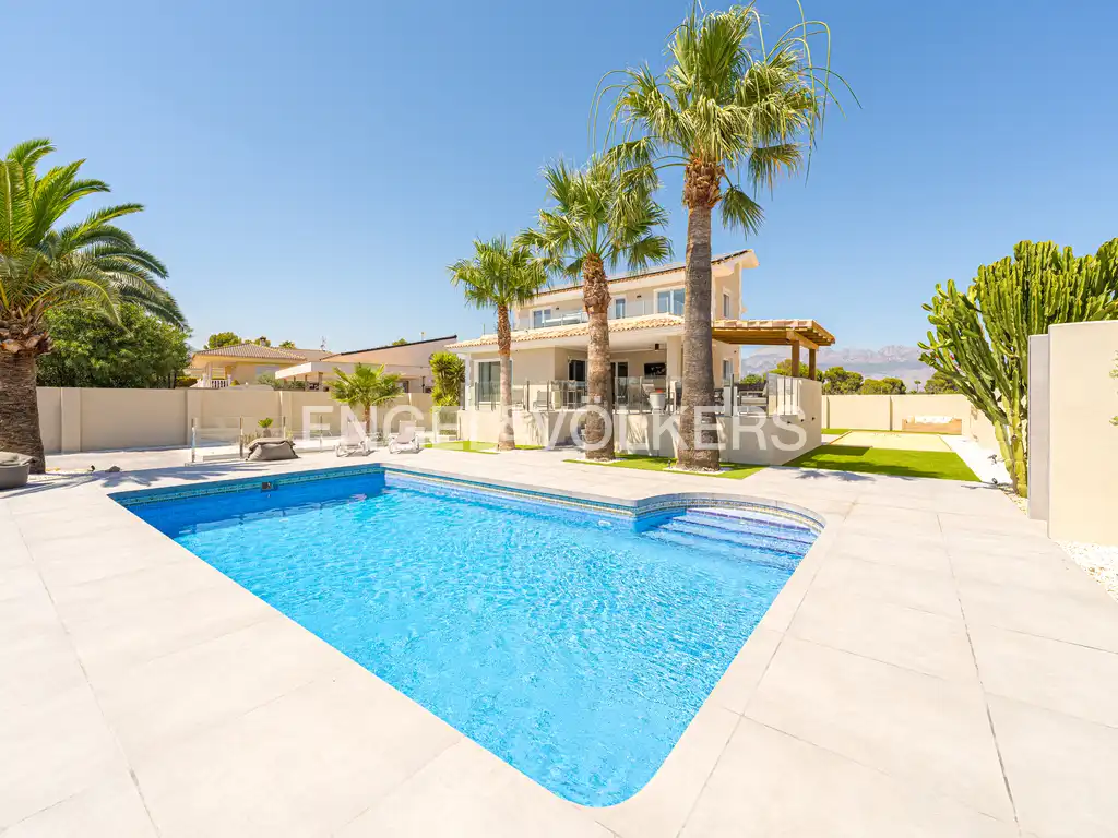 Casa con piscina en venta en Pueblo - Urbanizaciones, imagen 10