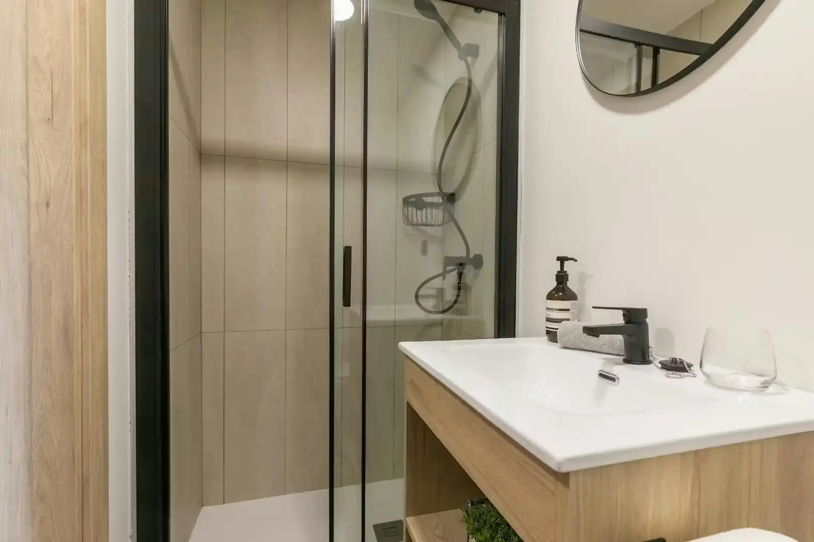 Badezimmer von Gebäude zur Miete in Madrid