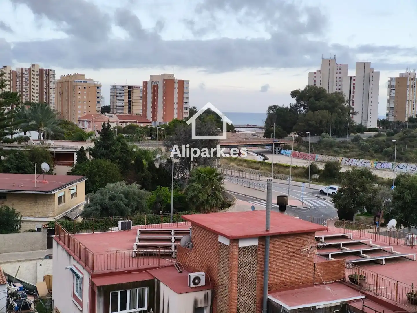 Vista exterior de Pis en venda en Alicante / Alacant amb Terrassa i Moblat