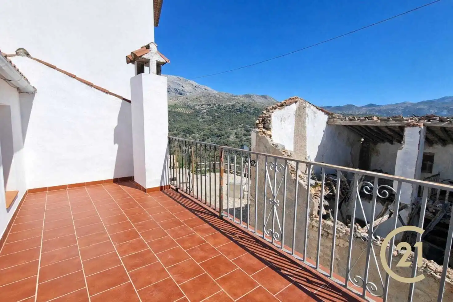 Vista exterior de Casa adosada en venda en Cartajima amb Terrassa