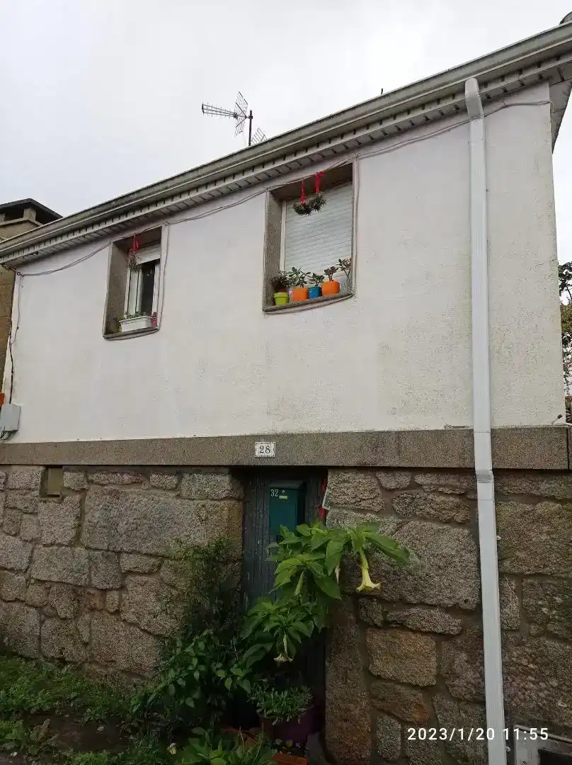 Außenansicht von Einfamilien-Reihenhaus zum Verkauf in Amoeiro